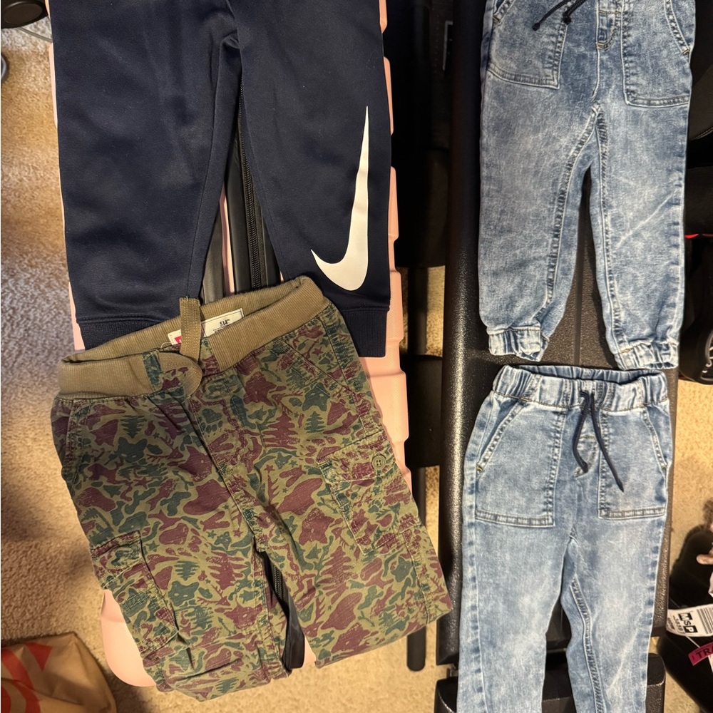 💥NEW LISTING bundle of 4 including Nike Kids Sweatpants